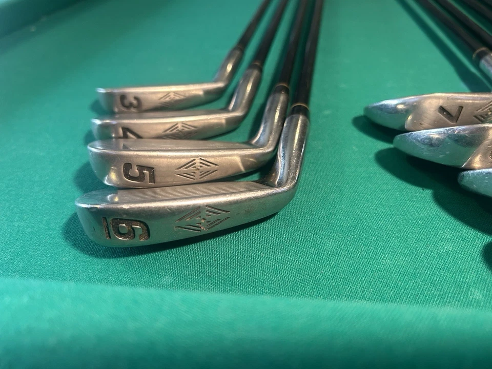 Juego de hierros para diestros Top Flite Tour Ti 3-SW con varillas flexibles de grafito R-80 Foto 2 de 4