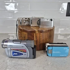 Sony JVC  FUJIFILM Sanyo Lot Of 5 Digital Cameras / Camcorders - PARTS ONLY
