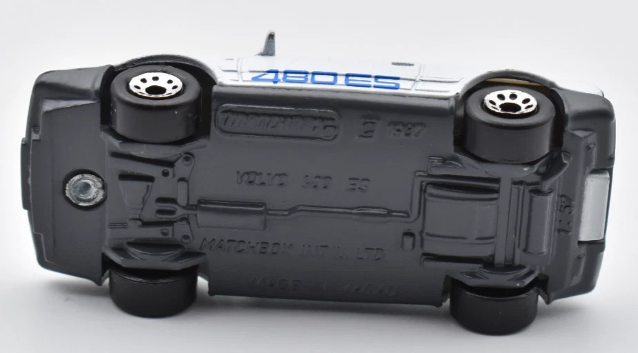 Matchbox Superfast Volvo 480 ES bianco. Cerchi a 8 fori. Piastra di base Macao - Immagine 4 di 4