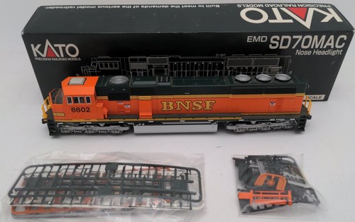 Locomotora diésel Kato 37-6451 HO BNSF Heritage II EMD SD70MAC #8802 EX/caja | Zustand: Used