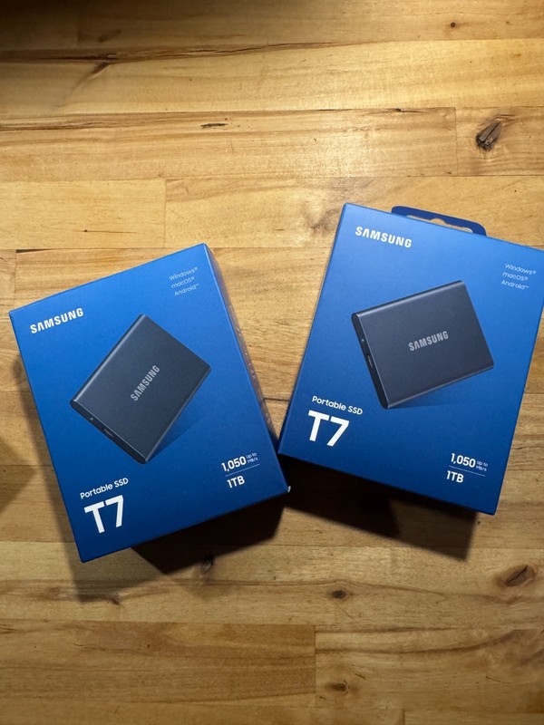 Samsung T7 1TB (MU-PC1T0K/WW) USB 3.2 Gen 2 External Solid State Drive