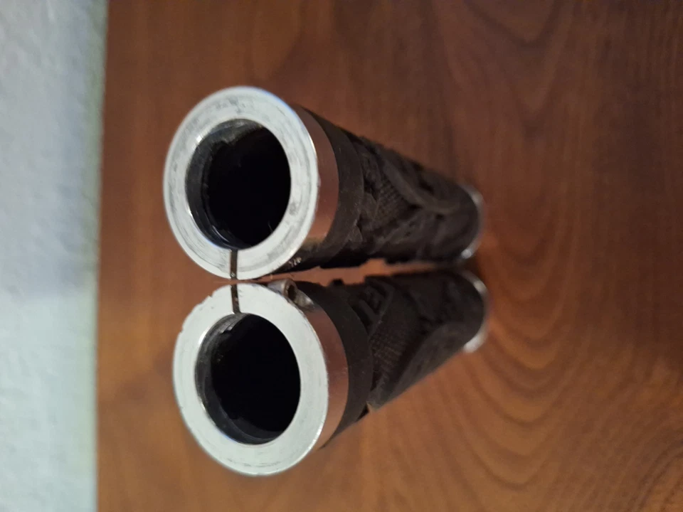 YETI ODI Lock-On Mountain Bike Grips - Silver Collars - 120mm - Image 4 of 4