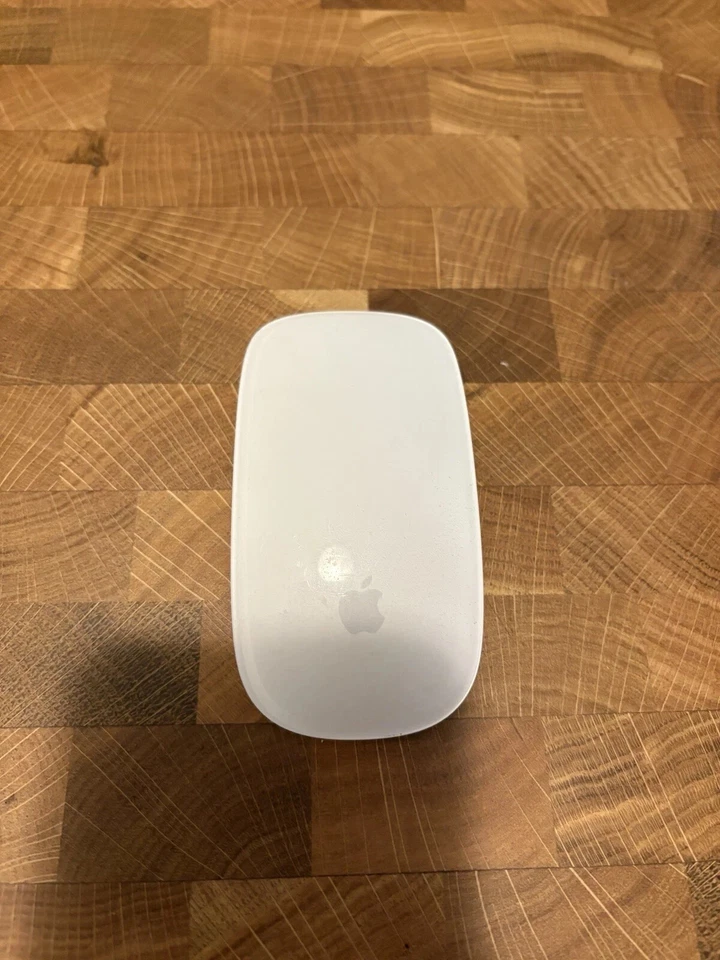 Apple Mac Wireless Keyboard (A1644) and Magic Mouse (A1657) Combo - Image 4 of 4