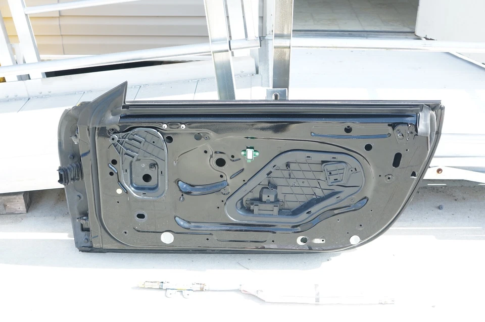 13 14 15 16 17 18 19 20 Mercedes Benz SL550 R231 Front Right Door Shell Black - Image 2 of 4