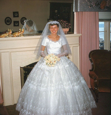 1950s Stereo Realist Slide - Beautiful Bride Posing in Living Room with Mirror