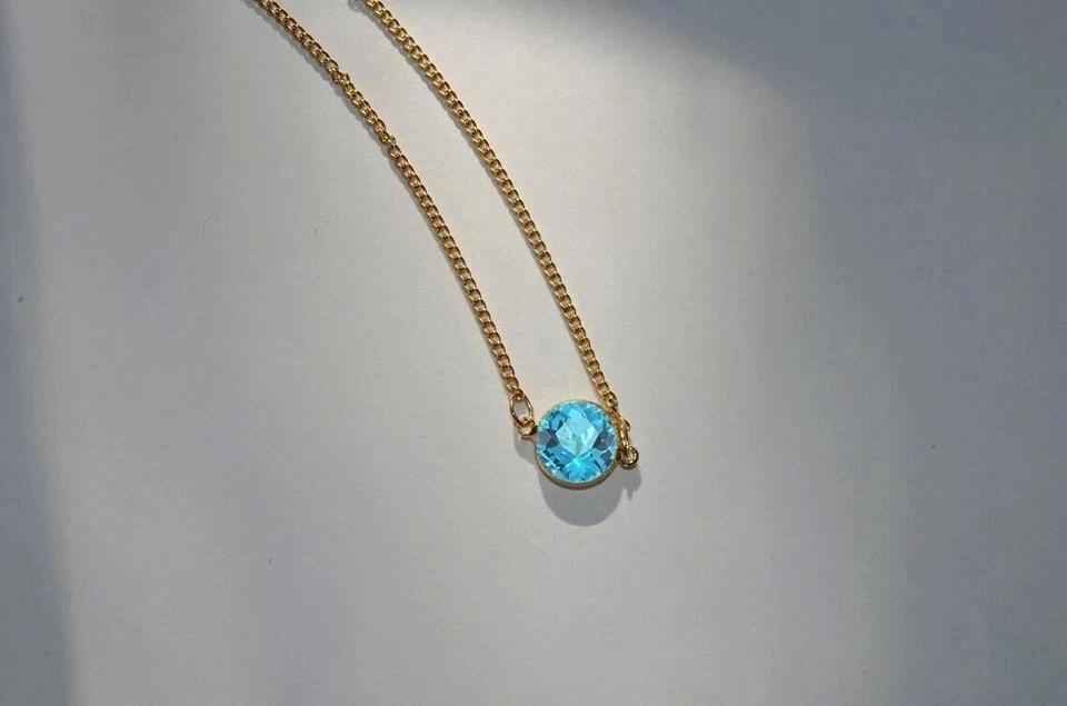 Collar para mujer de aguamarina de corte redondo de 3 quilates con acabado de oro amarillo de 14 quilates Foto 3 de 3