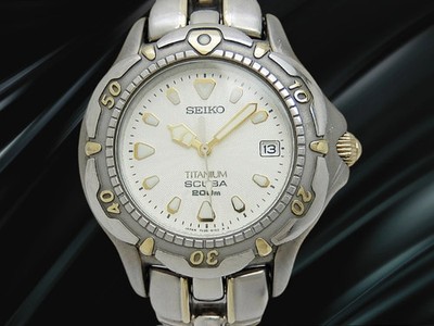 Seiko 7N35-6120 1997 Date Air Divers 200m Titanium Quartz Mens