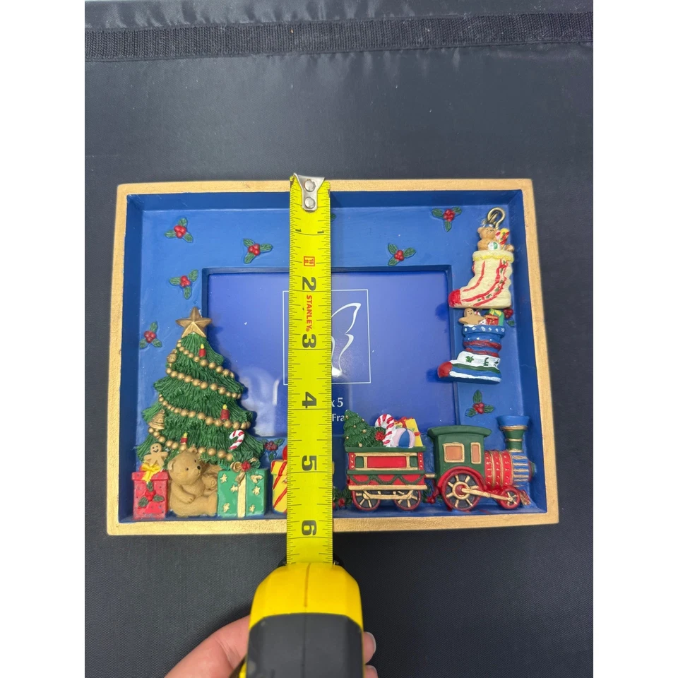 Marco de fotos de Navidad tren de vacaciones regalos medias 6 x 7" decoración festiva Foto 2 de 4