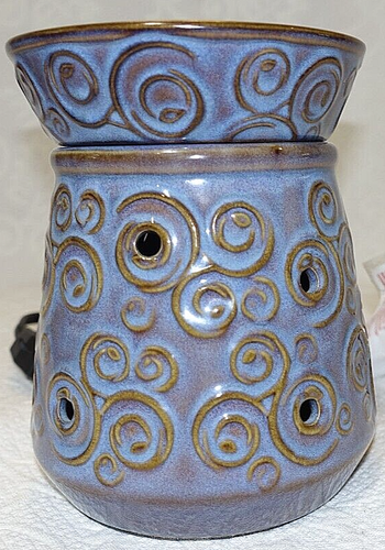 Scentsy Lisbon Swirl Full Size Round Scented Wax Warmer Blue Purple 19452 EUC