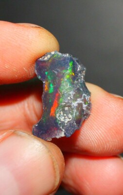 Opal, Black Opal Rough, Multi Fire Welo Raw Ethiopian Black Opal Crystal 8,70 Ct