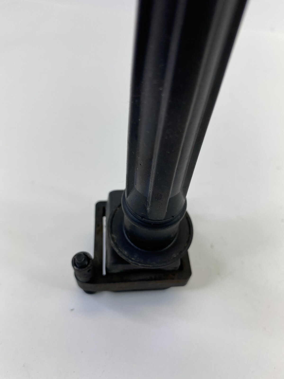 2005  05 Dodge Magnum 3.5L A/T Engine Direct Ignition Coil Igniter 04609088A OEM