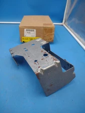 New GM 12481064 RH Headlight Mounting Bracket 1997-05 Park Avenue 98-04 Seville