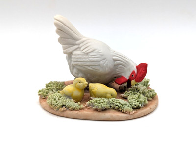Vintage Enesco WHITE HEN with TWO CHICKS Porcelain Figurine 1982 Korea