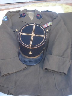 uniforme adjudant chef parachutiste infanterie marine de la 11° DP képi placard