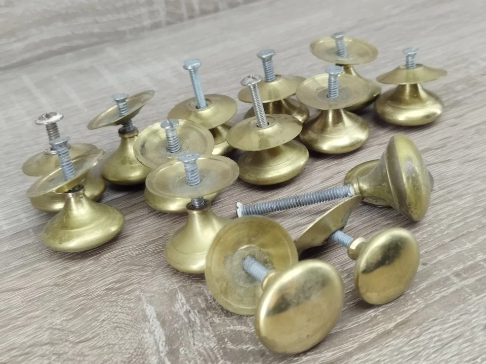 Lot of 16 Vintage Brass Drawer Knobs Pulls Furniture Hardware Cupboard Door Hand - Image 3 of 4