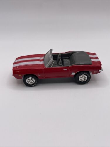 Johnny Lightning American Beauties 1969 Chevy Camaro SS White Lightning - Picture 4 of 10