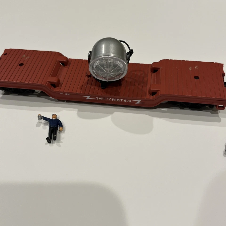 N-SCALE MODEL POWER Safety First Search Light Metal FLAT CAR Works Power See Pic - Image 2 of 4
