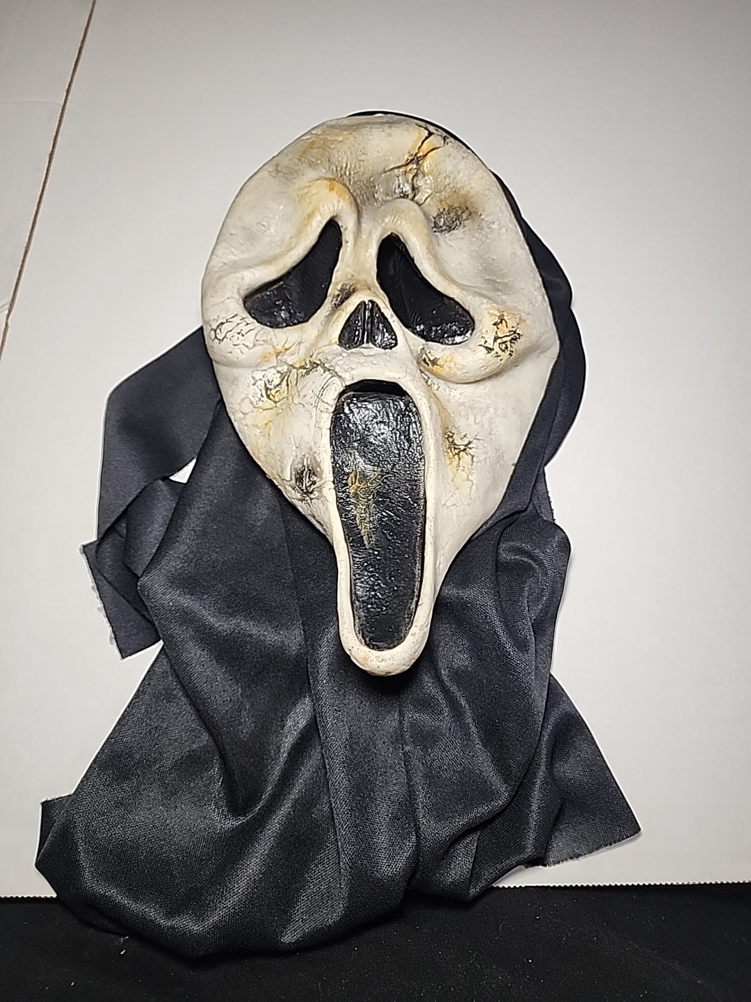 Fun World Division Scream Ghost Face Aged Mask En… - image 4