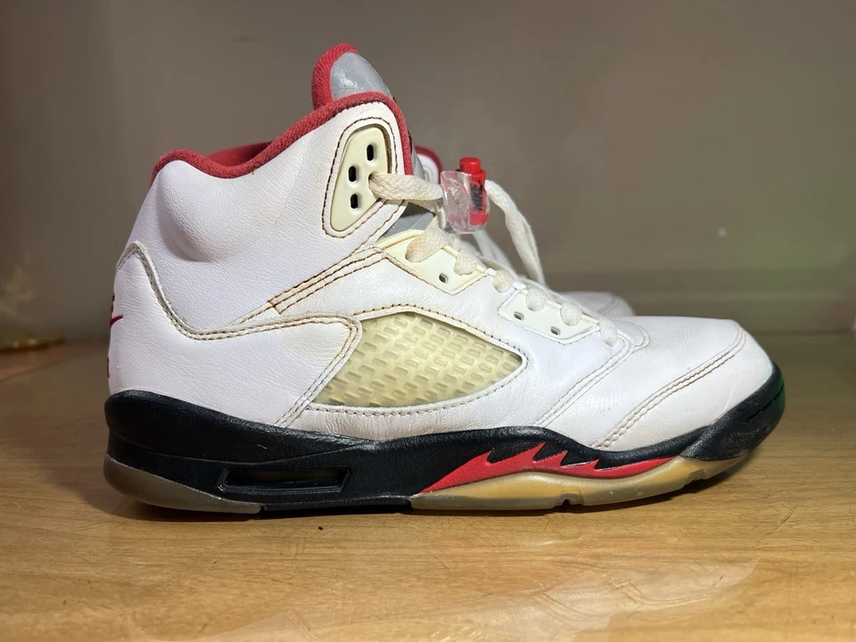 Nike Air Jordan 5 Retro GS Rojo Fuego 2020 Blanco Rojo Negro Talla 7Y 440888-102 Foto 3 de 4