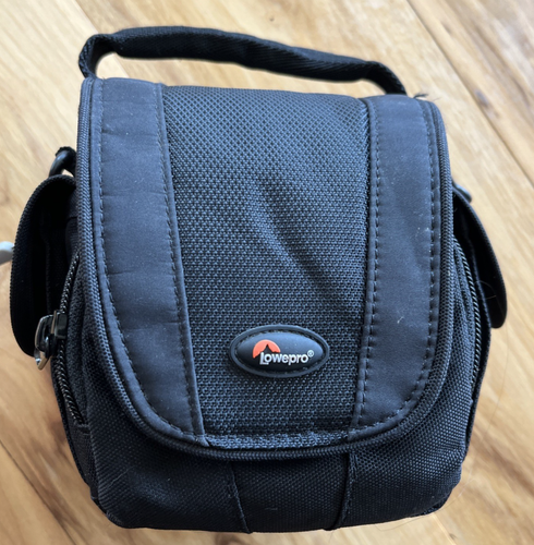 Bolsa para cámara Lowepro negra para cámaras réflex digitales pequeñas con correa para cinturón - Imagen 1 de 9