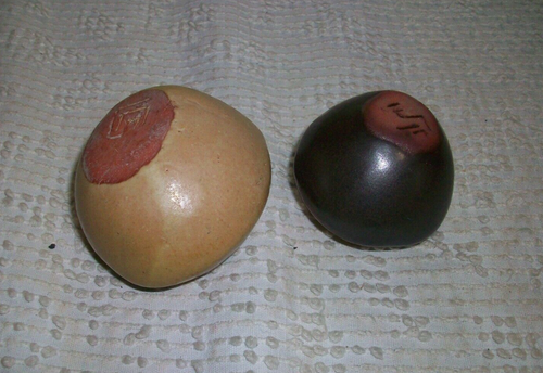 Kleine signierte Vintage Studio Kunst Keramik Kugel Samen Gras rote Tontöpfe Erdtöne - Bild 4 von 7