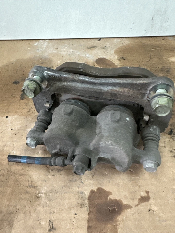 Pinza de freno delantera izquierda Subaru Impreza 2017 2018 2019 2020-2023 OEM Foto 2 de 4