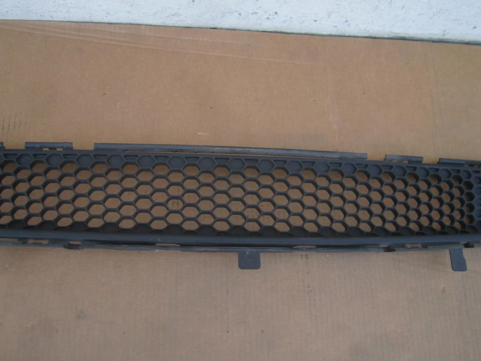 OS30622 SMART FORTWO CUPÉ 2015 2016 2017 2018 PARACHOQUES DELANTERO PARRILLA CENTRAL OEM Foto 3 de 4