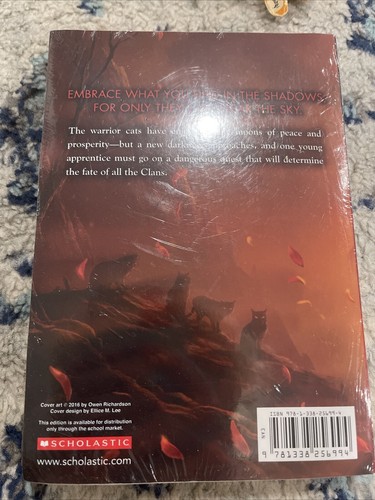 Warriors: #1: The Apprentice's Quest by Hunter, Erin With Keychain Sealed - Imagen 3 de 3