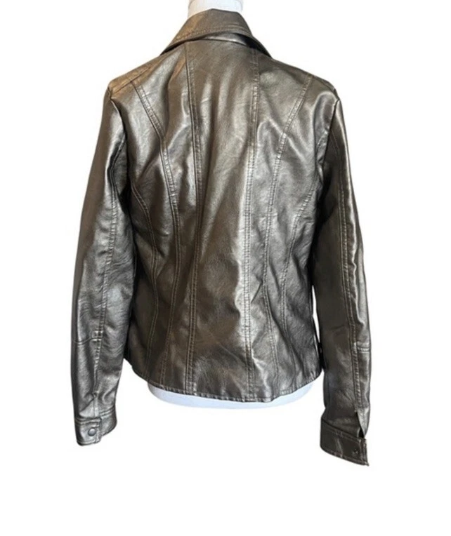 Chaqueta pequeña para mujer Baccini imitación cuero gris metálico abrigo elegante de negocios. Foto 4 de 4