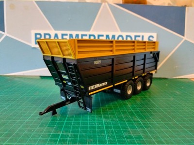 1:32 Smyth Super Cube Tri Axle Grain/Silage Trailer Modellbausatz