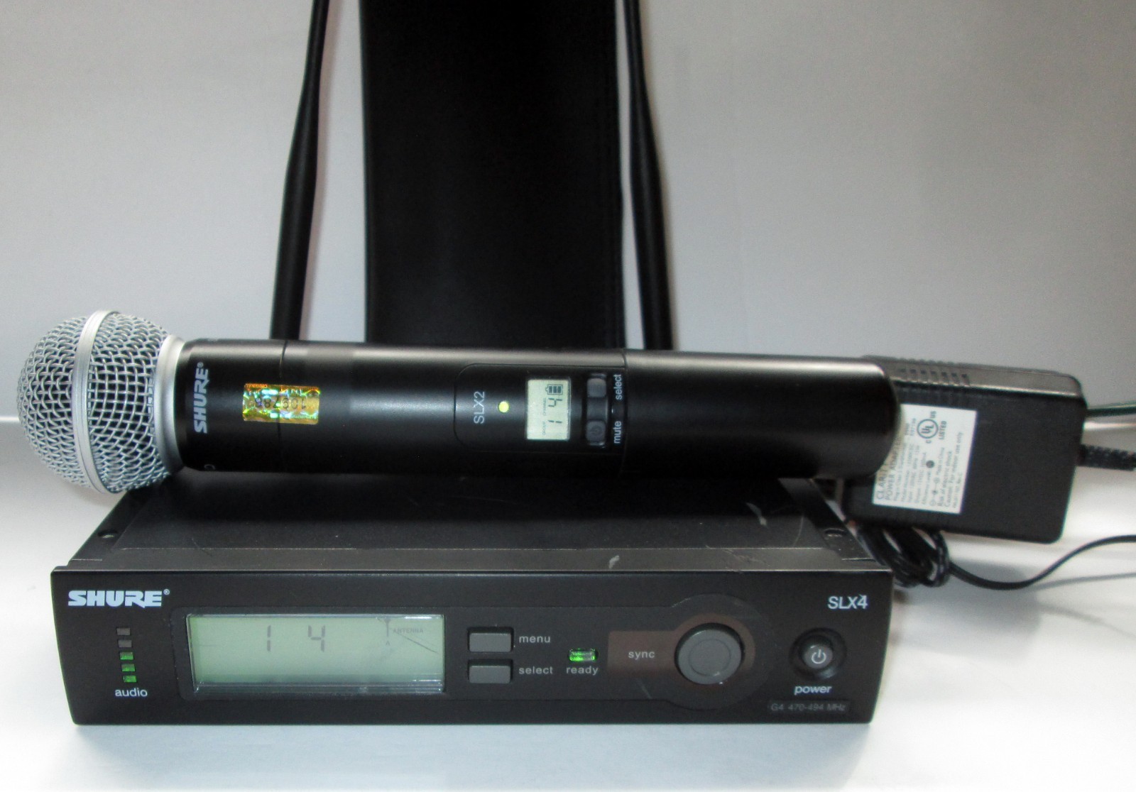 SHURE SLX4-G4, SLX2-G4 470-494 MHz SM58 Wireless Handheld Microphone & Receiver