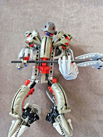 LEGO Bionicle Makuta 8593 100% complete with Box & Instructions 6-hole Kraahkan