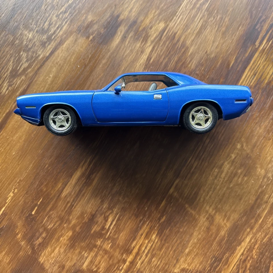 1:18 Ertl Plymouth 'Cuda '70 Street Machine azul na caixa - Imagem 2 de 4