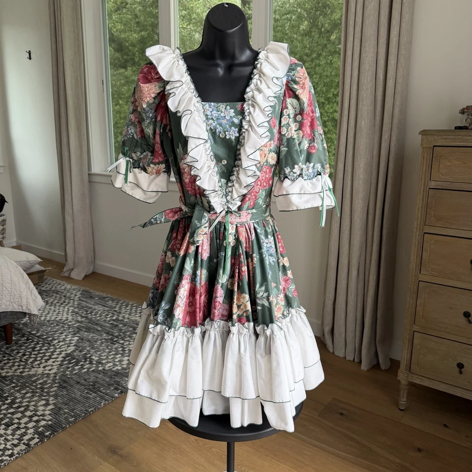 Vestido de Baile Cuadrado Call It Elegante De Colección Talla 8 Verde Rosa Floral Rockabilly Volantes Foto 2 de 4