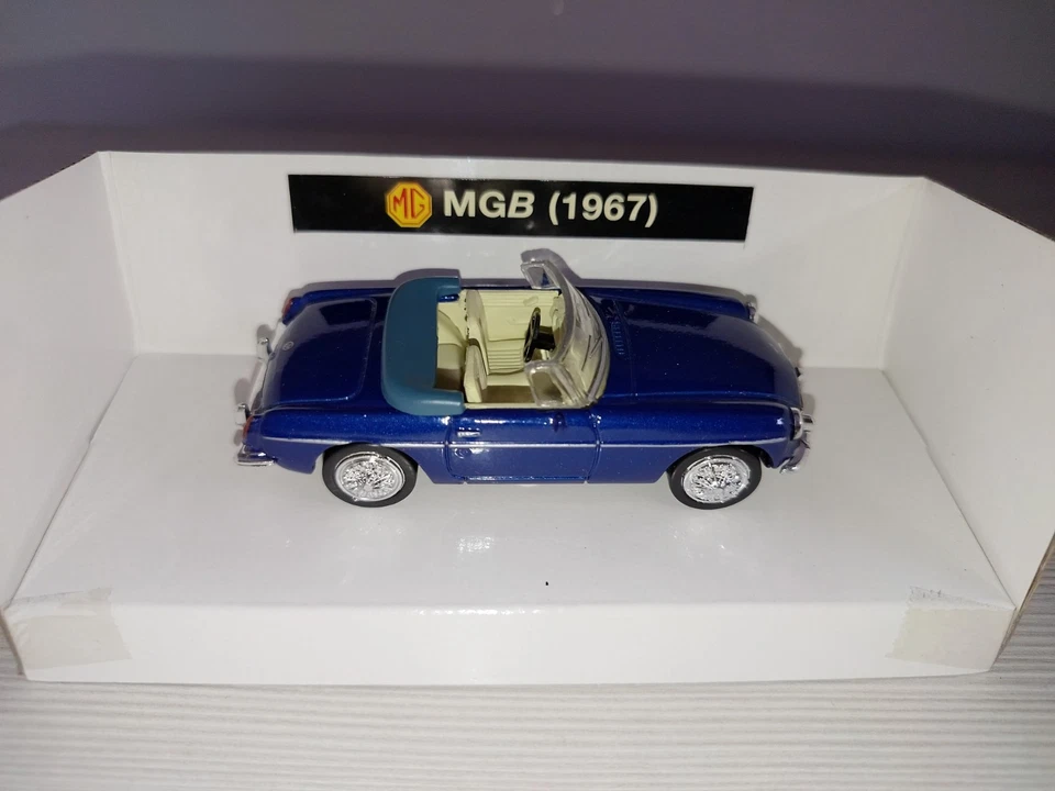 Mgb Mg 1/43 Modellino Auto Vintage Coupé Cabriolet  Die Cast 4 Aperture - Immagine 2 di 4