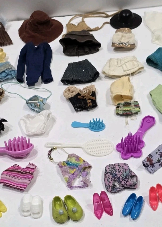 Muñeca Barbie y Otros Accesorios Lote Mixto de 72 Kelly Chelsea Zapatos Ropa  Foto 3 de 4