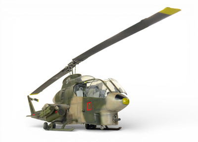 PRO-Built 1-32_Bell AH-1G Cobra_ICM