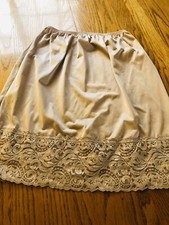 Stunning Vanity Fair M Champagne 1/2 Slip 22" Wide Lace Side Slit