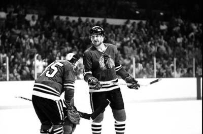 John Marks Tony Esposito Chicago Blackhawks 1970s ICE HOCKEY OLD PHOTO