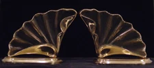 CROWNING TOUCH COLLECTION BRASS SHELL DESIGN PAIR OF BOOK ENDS EXCELLENT SHAPE