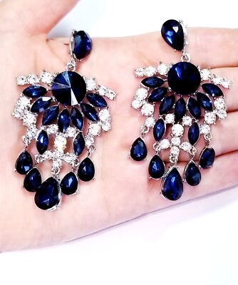 Ethonica Royal Blue Sapphire And Diamond Dangle Earrings In 18 Karat Gold For Sale At - Foto 4