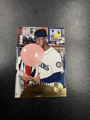 1995 Pinnacle Ken Griffey Jr #128 Seattle Mariners Blowing Bubble Gum Card