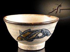 Y5008 : XF Japanese Ryukyu-ware Tsuboya Fish Muffle painting TEA BOWL Jiro Kinjo