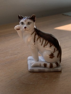 Franklin Mint Curio Cabinet Cat 18th Century German Style Figurine 1988