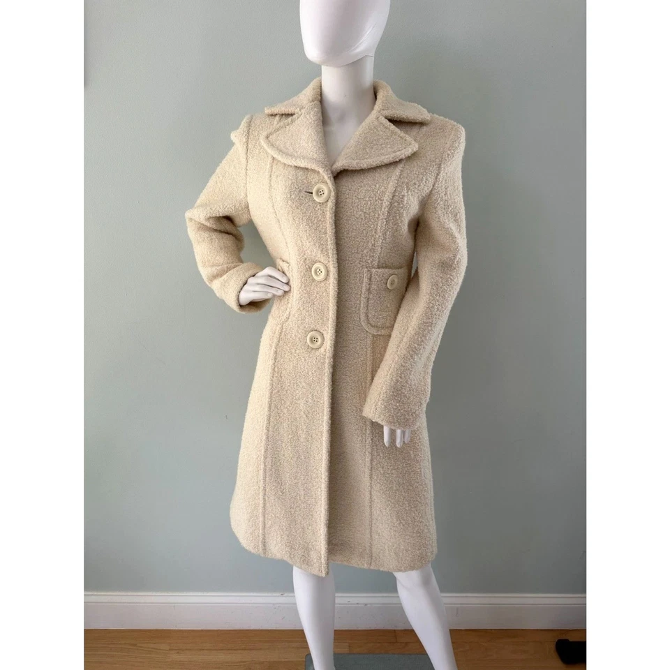 Vintage Nine West Boucle Cream Wool Coat with Large Buttons 60s style size 6 - Image 2 of 4