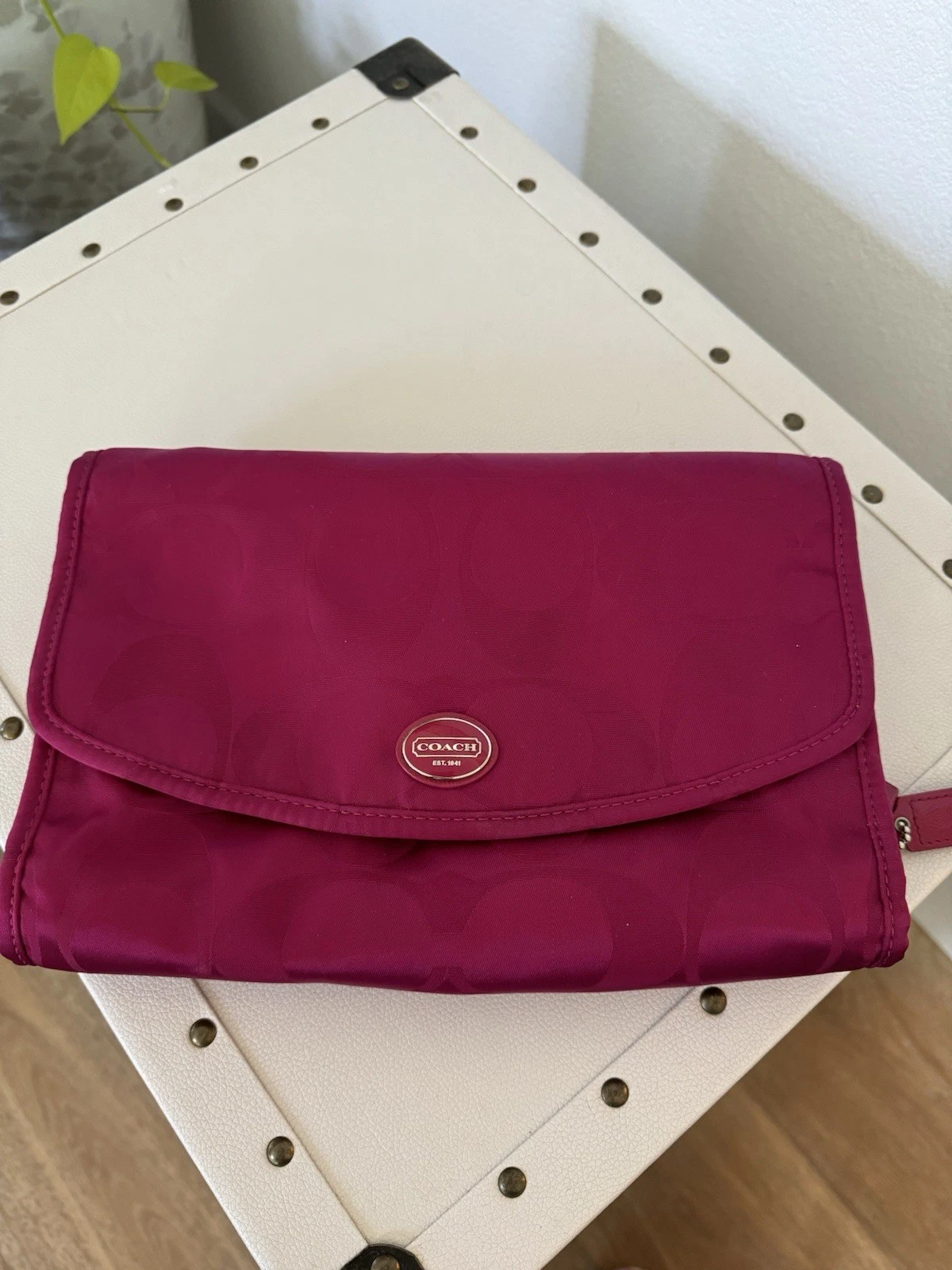 COACH Hot Pink Signature logo Travel Hanging Toiletry bag / Organizer
Opens in a new window or tab