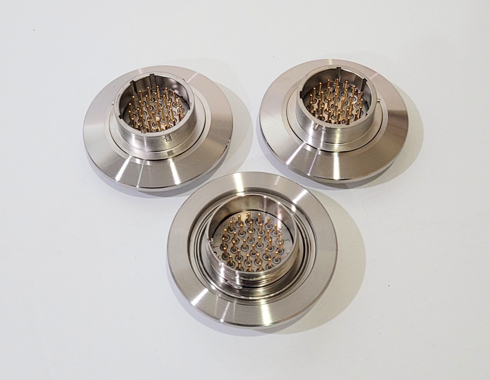 MS Circular Connector Series, Multipin Feedthrough, 32 Pins, 1000 Volts, 3 Amps