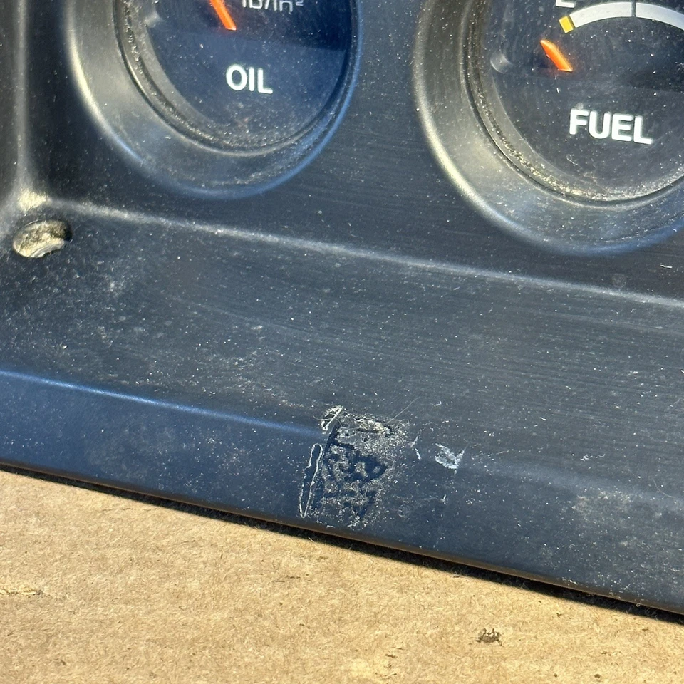 Комплект датчиков температуры масла топлива газа для приборной панели Isuzu Trooper 1988 от оригинального производителя - Изображение 2 из 4