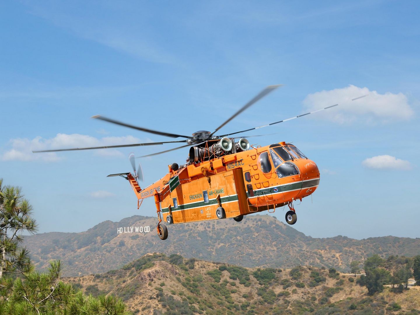 ICM 1:35 Sikorsky S-64E Skycrane with Universal Pod Plastic Model Kit