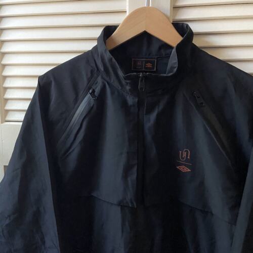 Chaqueta cortavientos negra con cremallera completa Umbro Undermycar Techwear talla L RARA - Imagen 4 de 14